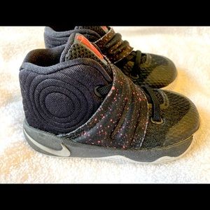 Nike Kyrie JBY- boys size 5C